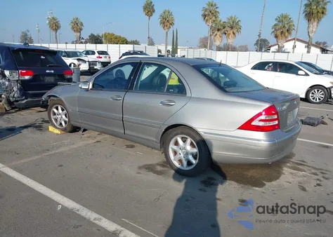 2003 Mercedes-Benz C 240 из США, поврежденный, VIN WDBRF61J73F436148